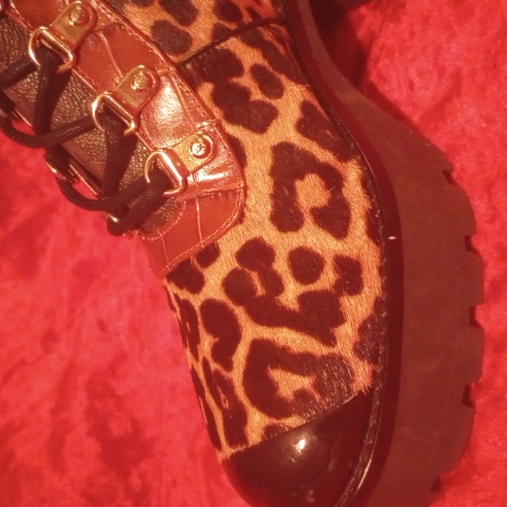 Micheal Kors cheetah/ Cow Fur (New) - Picture 2 of 9